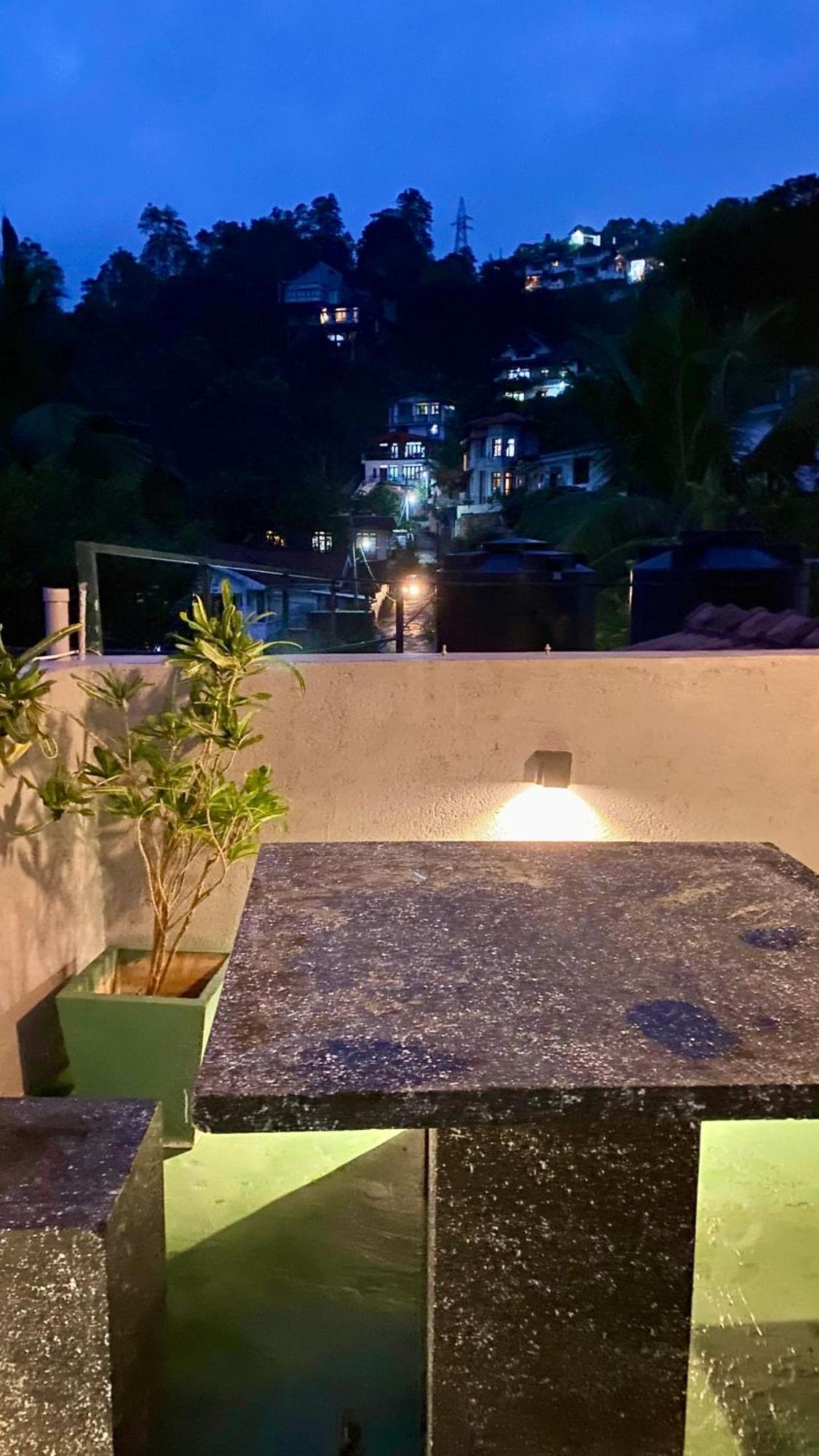 Grand Resort Kandy Esterno foto