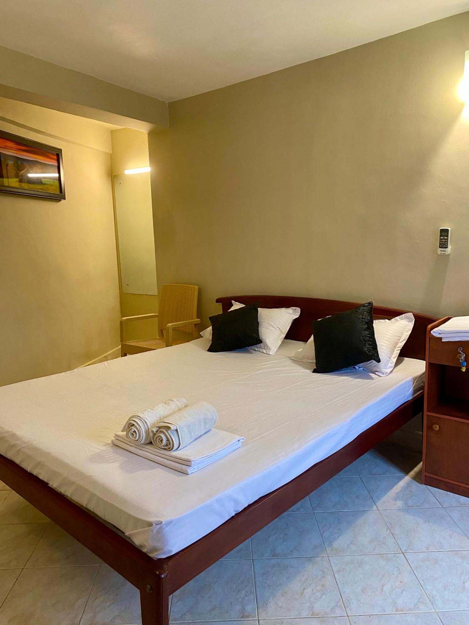 Grand Resort Kandy Esterno foto