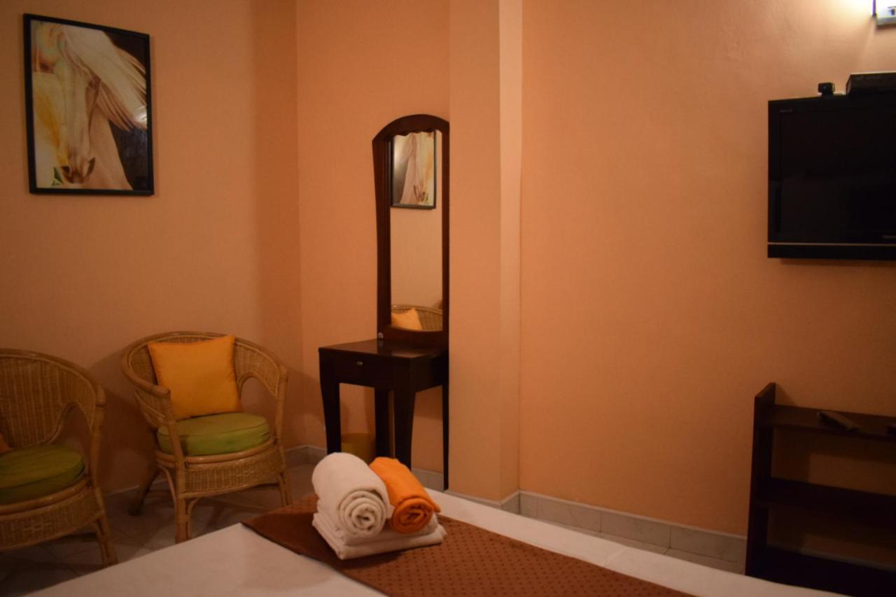Grand Resort Kandy Esterno foto